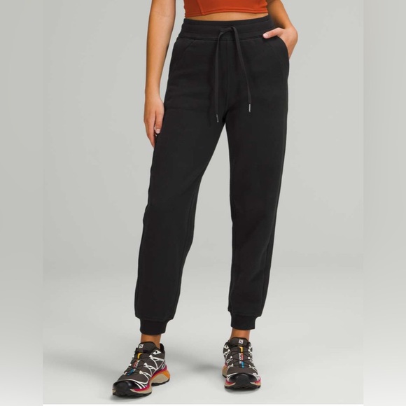 lululemon athletica Pants - Lululemon Scuba Relaxed High-Rise Jogger
Black size 4